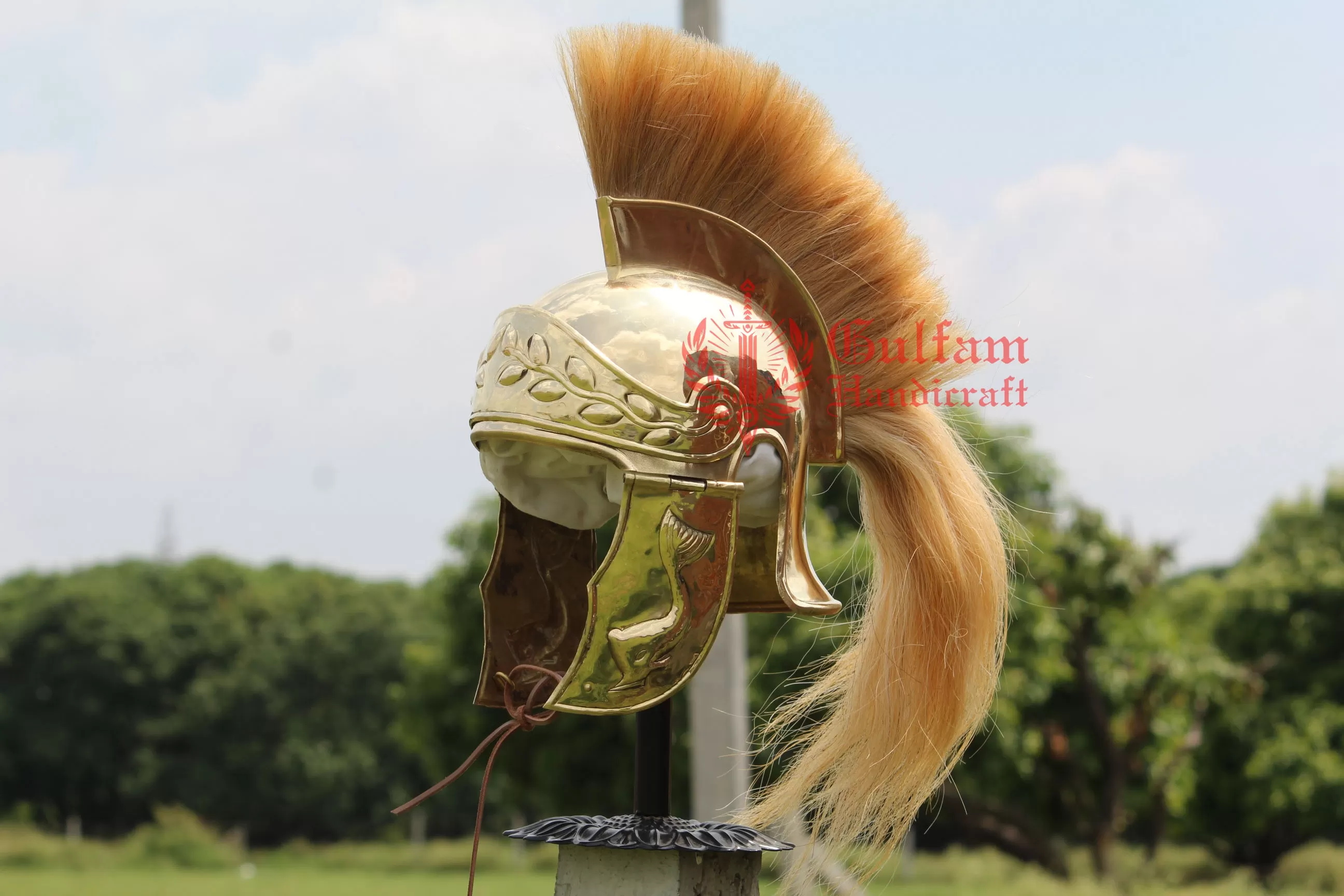 Embossed Brass Attic Helmet: Roman Legionary Armor, Horse Hair Crest